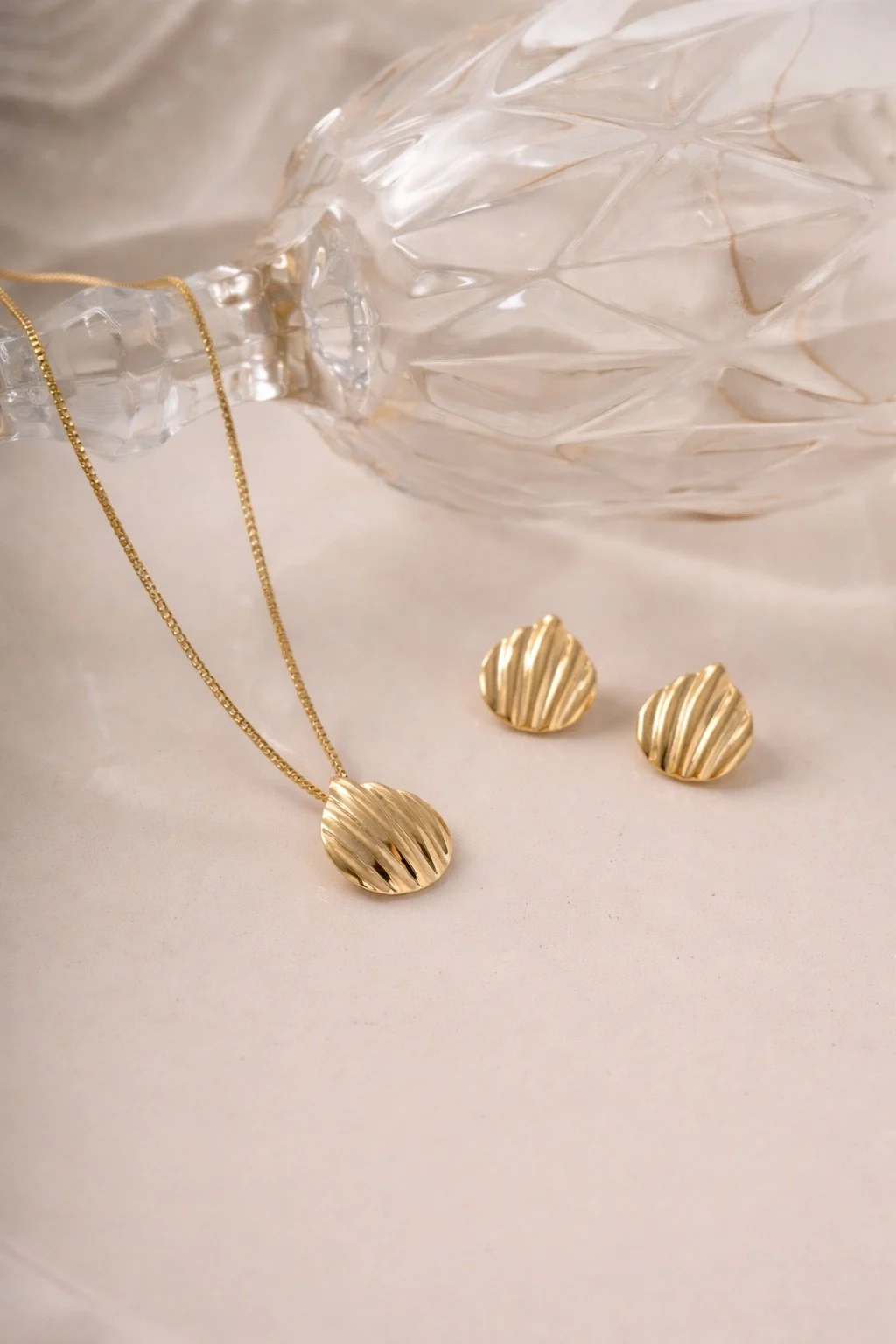 Small Shell Set with Rippled Texture