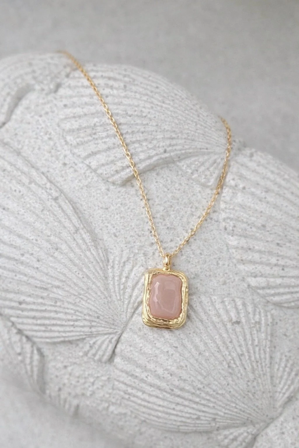Rose Resin Link Necklace