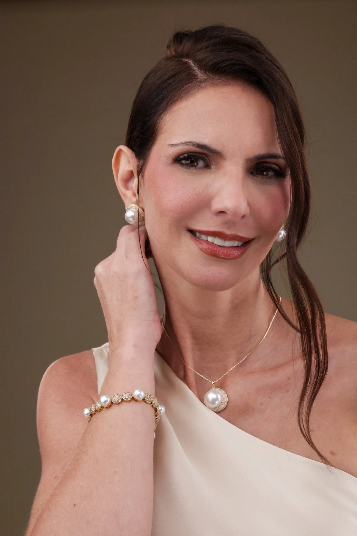 Classic Pave Pearl Set