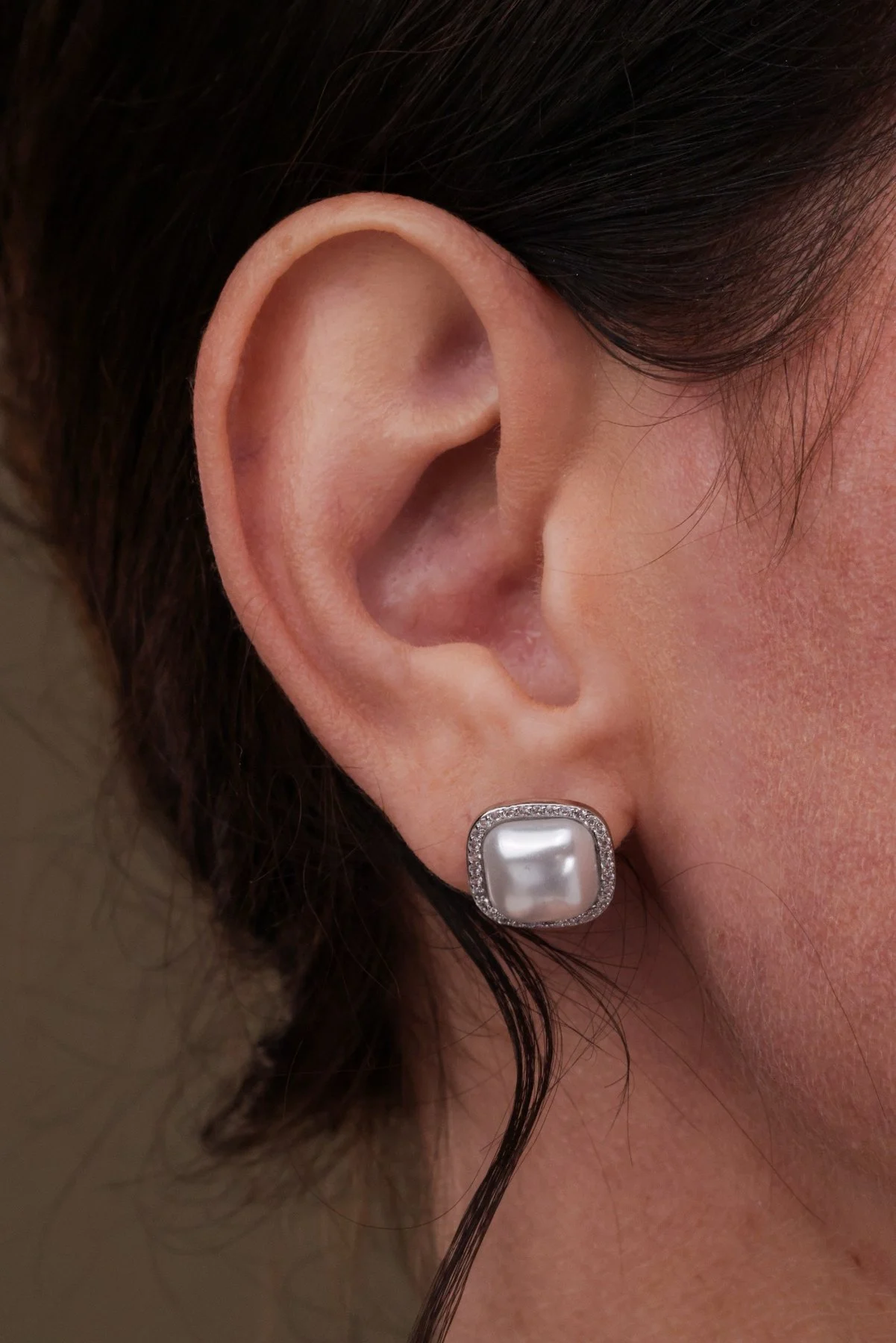 Lumina Pearl Set in Rhodium